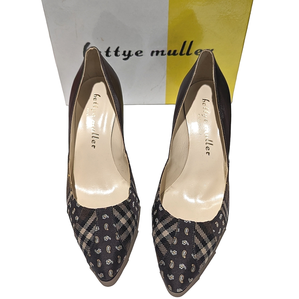 Bettye Muller Waldorf plaid heels 38.5
